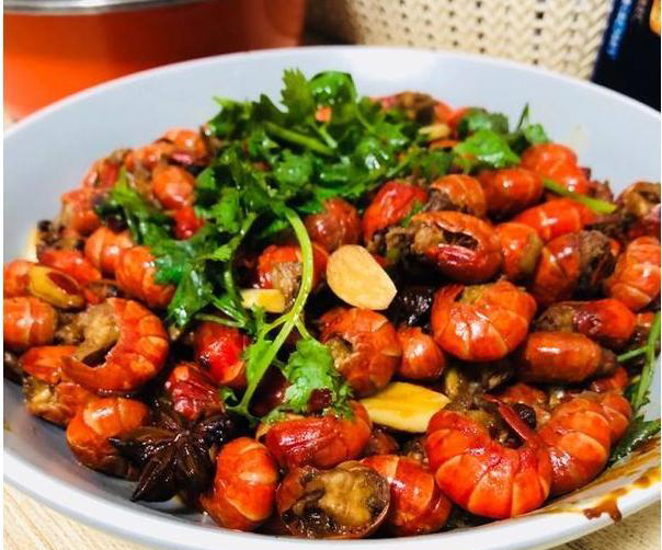 鱼香肉丝东北做法：传统美食的新韵味